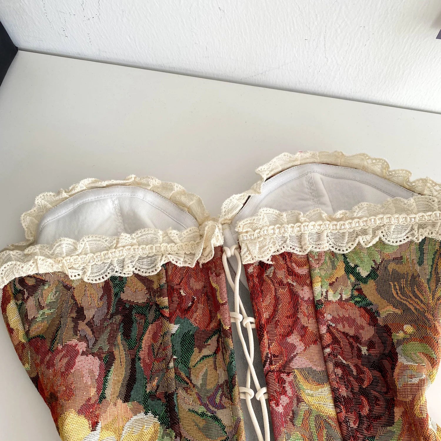 Floral-patterned bra with lace trim