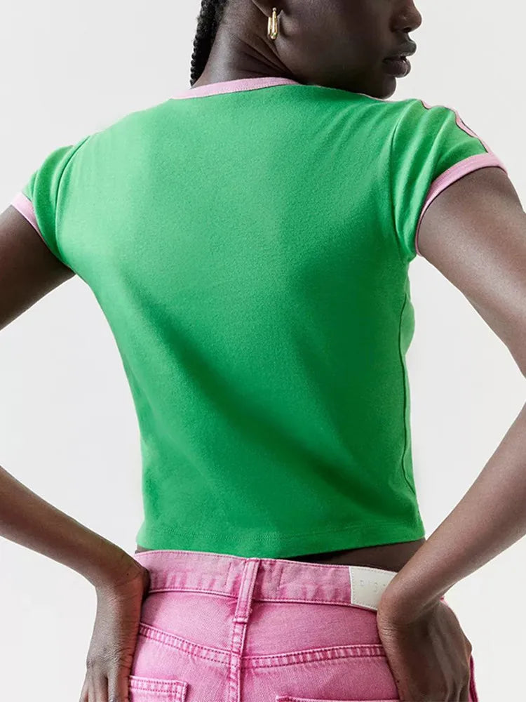 Women's "Sunday Club" two-tone letter graphic O-neck short-sleeved crop top.