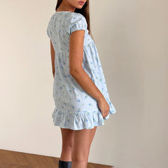 Women's charming square neck printed mini dress.
