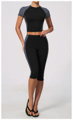 Two-Tone Contrast Seam Crop Top And Capri Leggings Set
