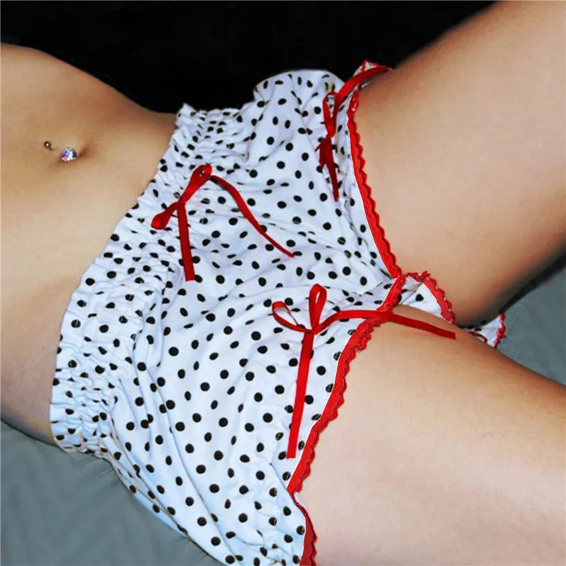 Women's charming Hotsweet printed shorts with lace.