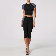 Two-Tone Contrast Seam Crop Top And Capri Leggings Set