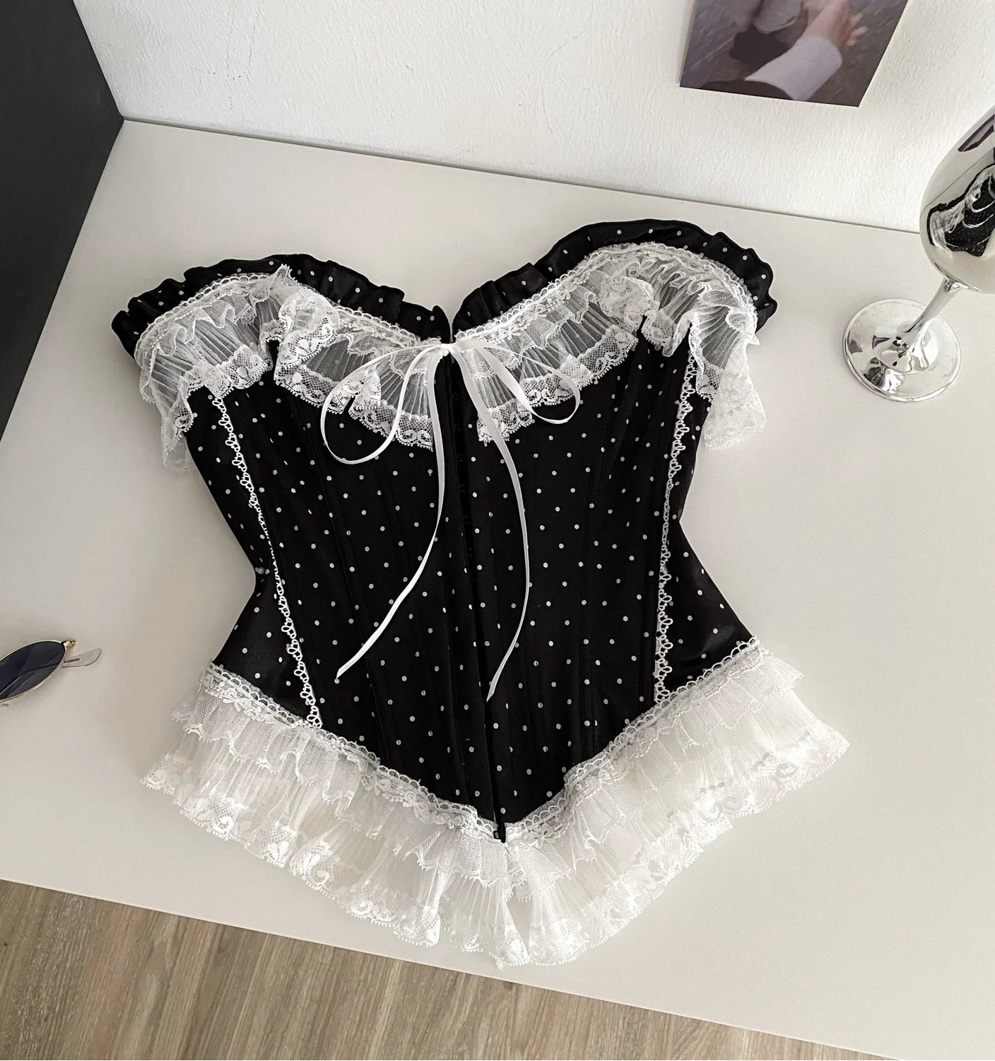 Black corset with white lace details front side