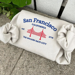 Sweatshirt with "San Francisco" and Golden Gate Bridge embroidery.