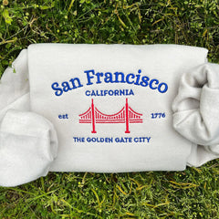 Sweatshirt with "San Francisco" and Golden Gate Bridge embroidery.