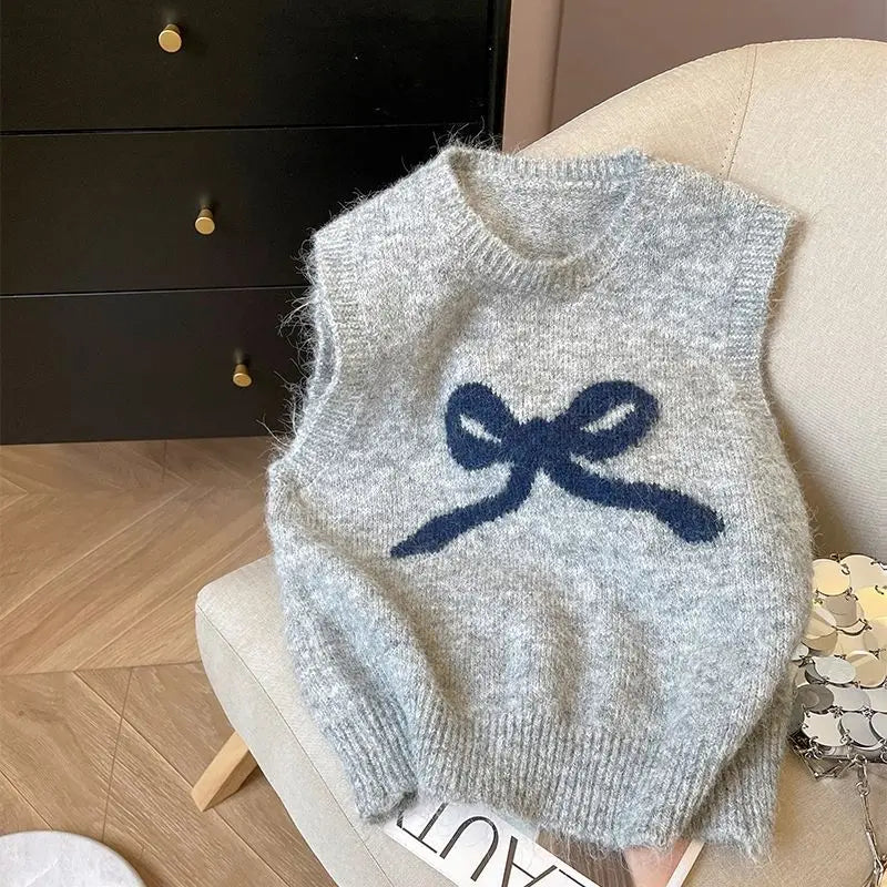  Women's knit vest with a bow detail.