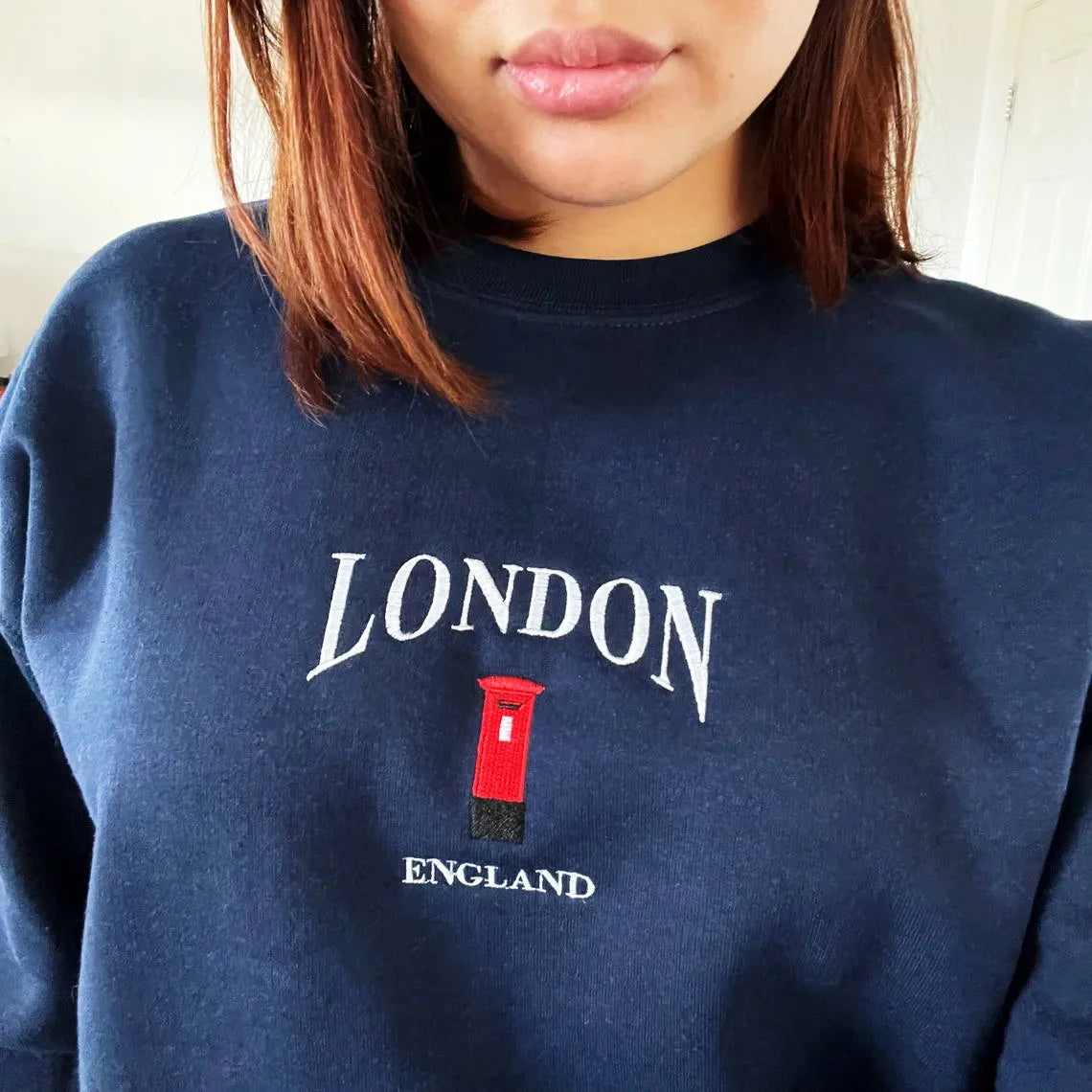 Women's London embroidered sweatshirt with a telephone booth.